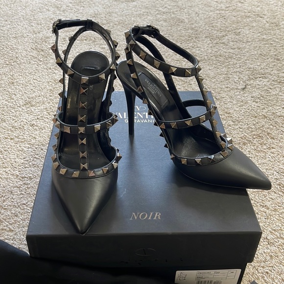 Valentino Garavani Shoes - Valentino Noir Rockstud pumps! Only worn twice in excellent condition! Size 38!